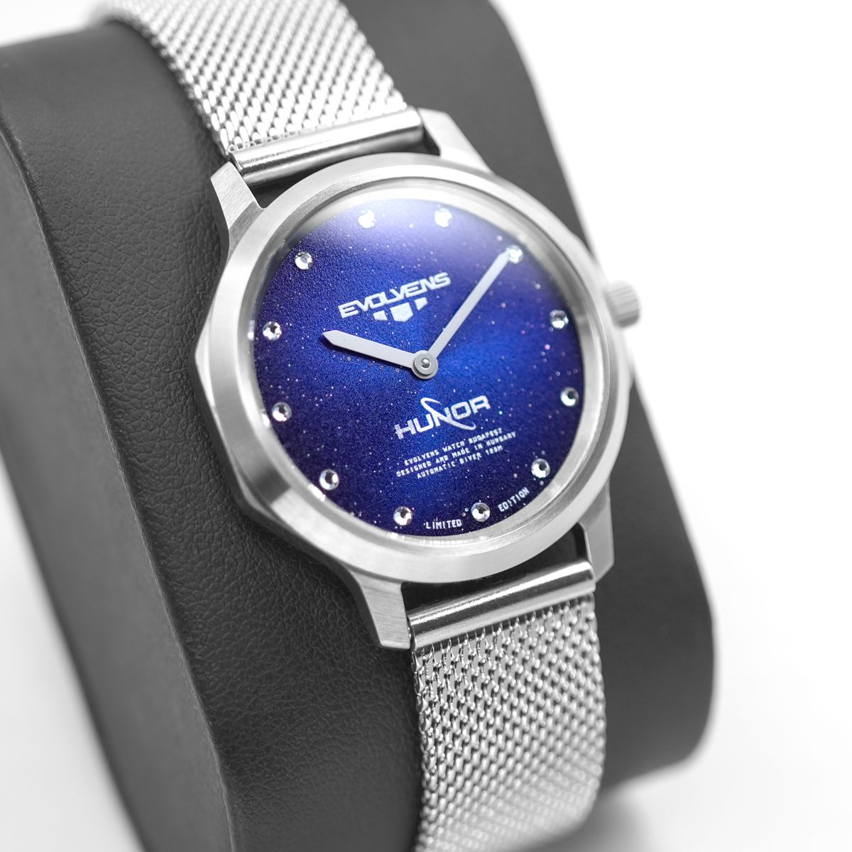 Evolvens x HUNOR Hivatalos Űrhajós 34 mm Karóra