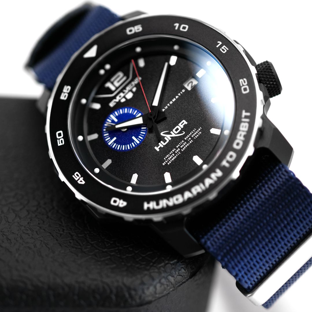 Evolvens® x HUNOR Hivatalos Űrhajós 44 mm Automata Karóra