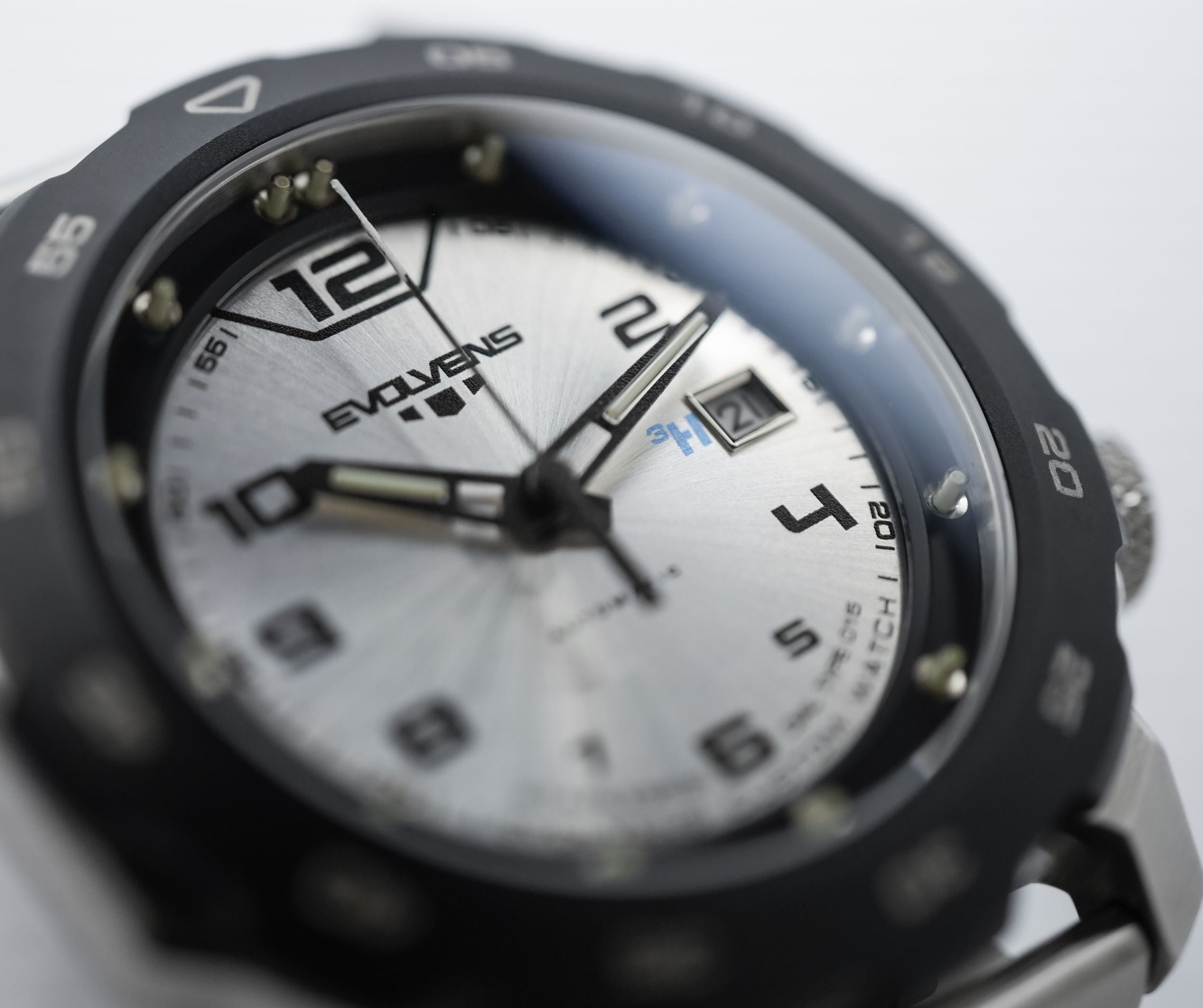 Evolvens #8886 Trícium 44 mm Automata Karóra