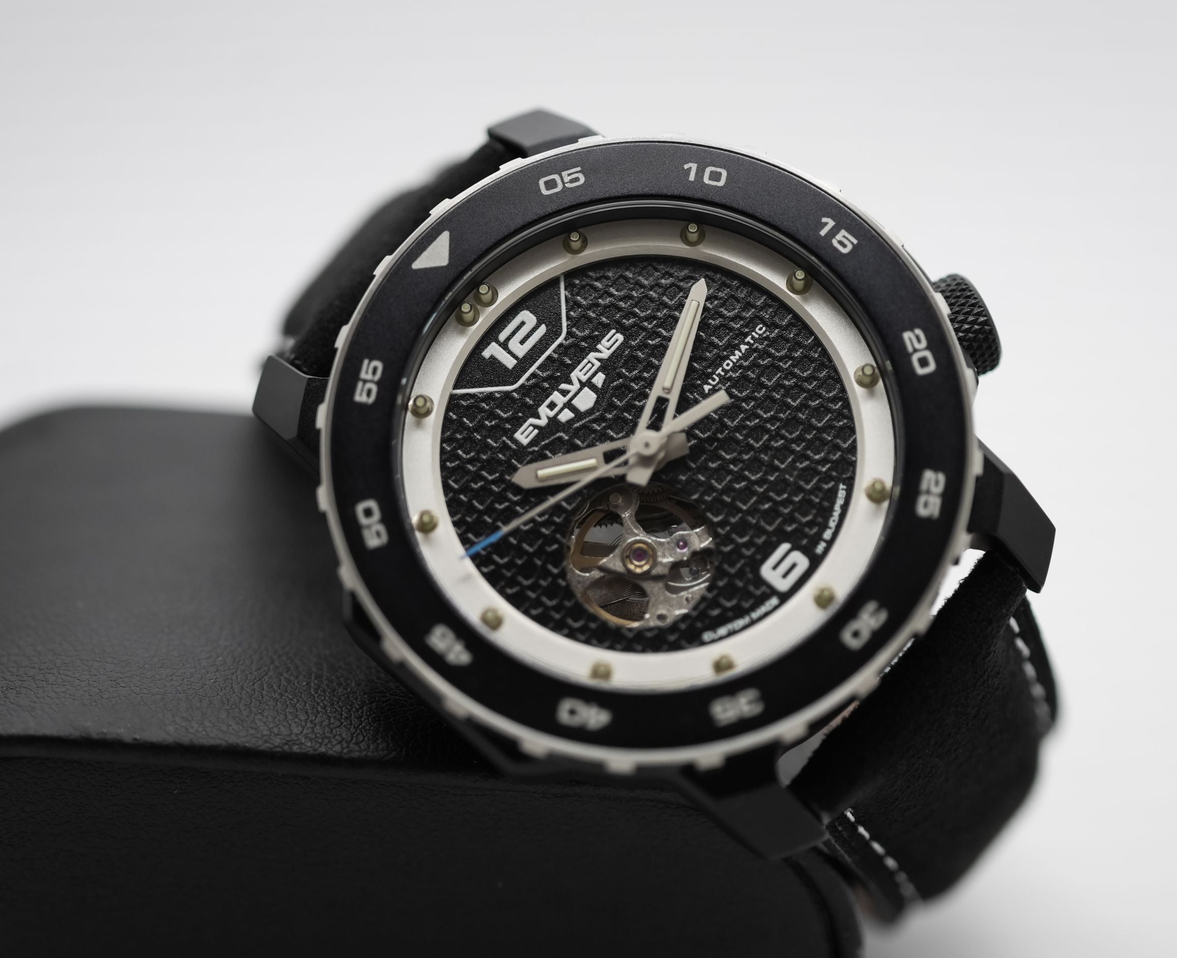 Evolvens #8877 Trícium 44 mm Automata Karóra