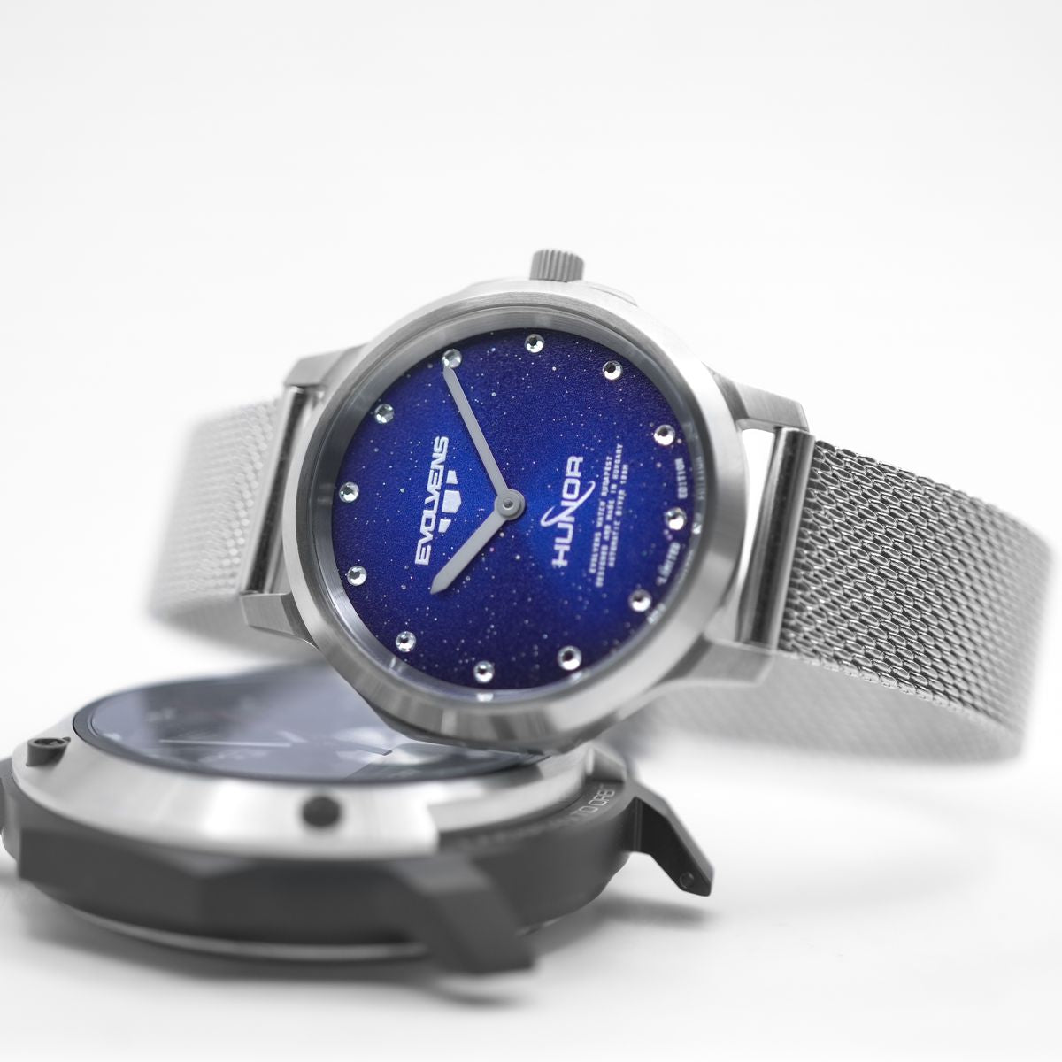 Evolvens x HUNOR Hivatalos Űrhajós 34 mm Karóra